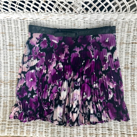 🆕NWOT {BCBGeneration} Purple Floral Micro-pleat Mini Swing Skirt • Size 8 - Picture 6 of 8